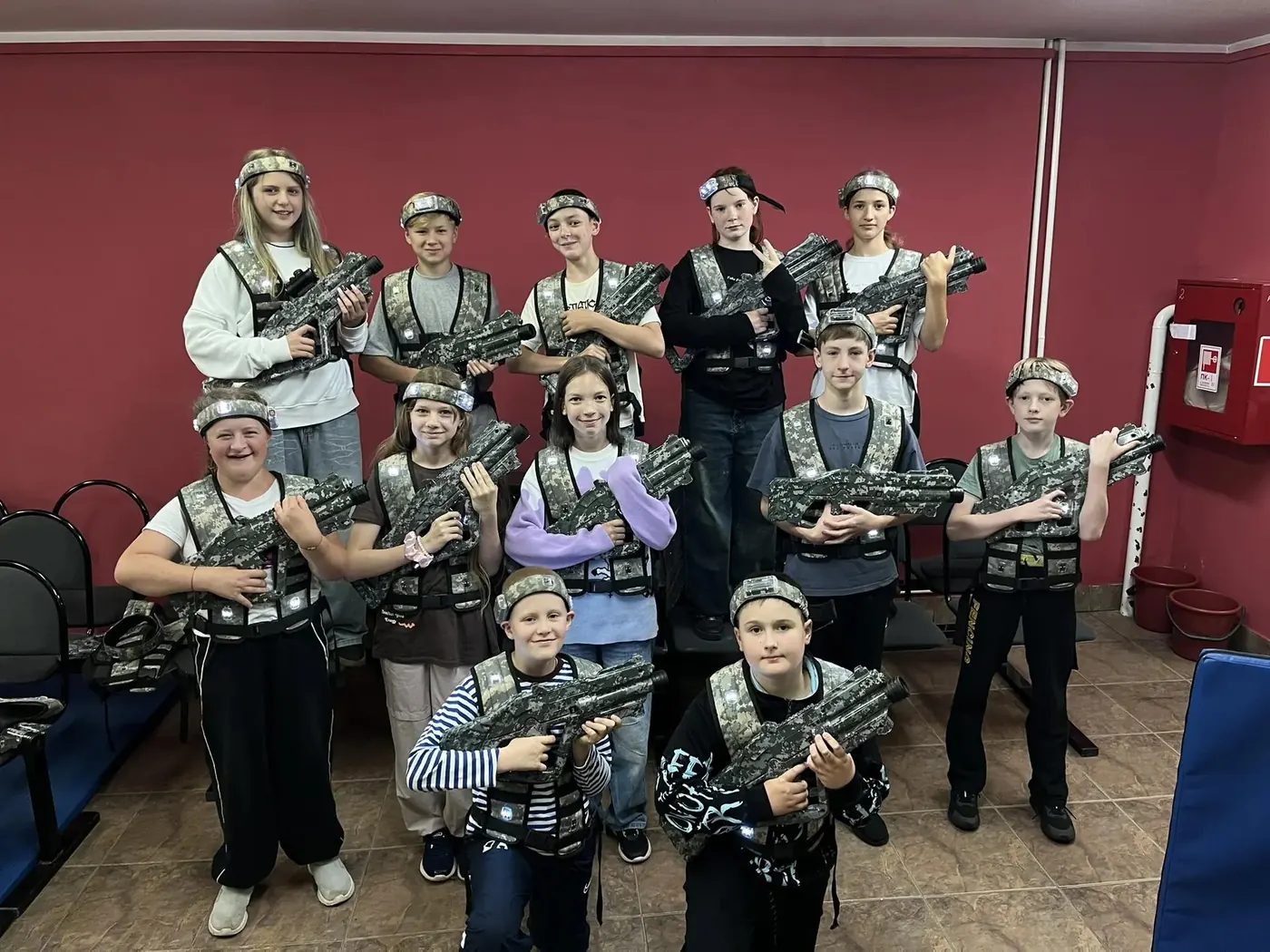 Команда участников после игры в лазертаг